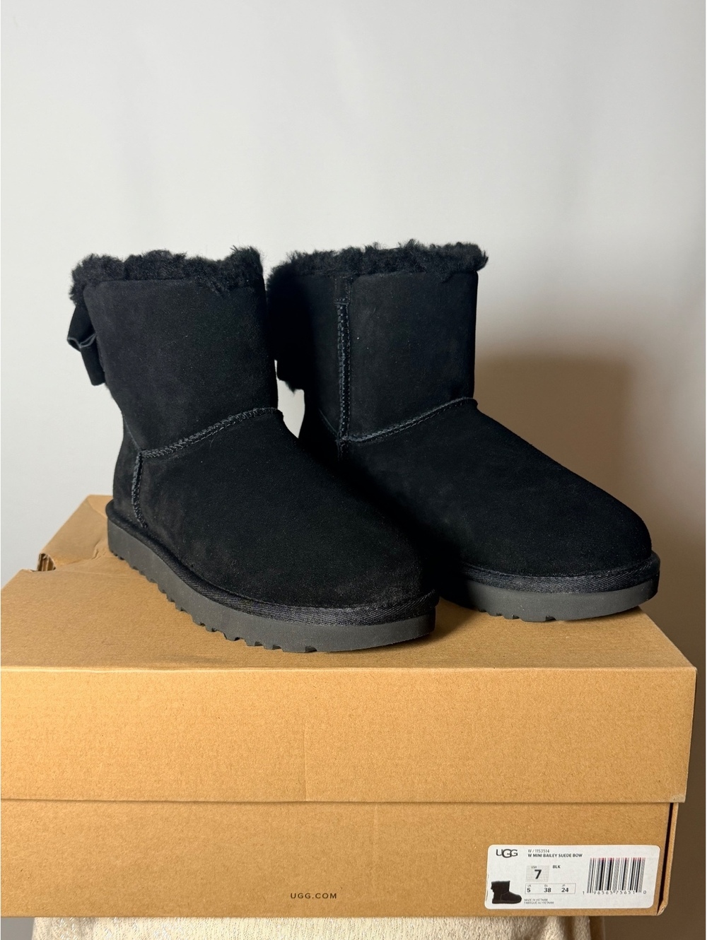 UGG Women's Classic Bailey Bow Black Winter Boots Size 7